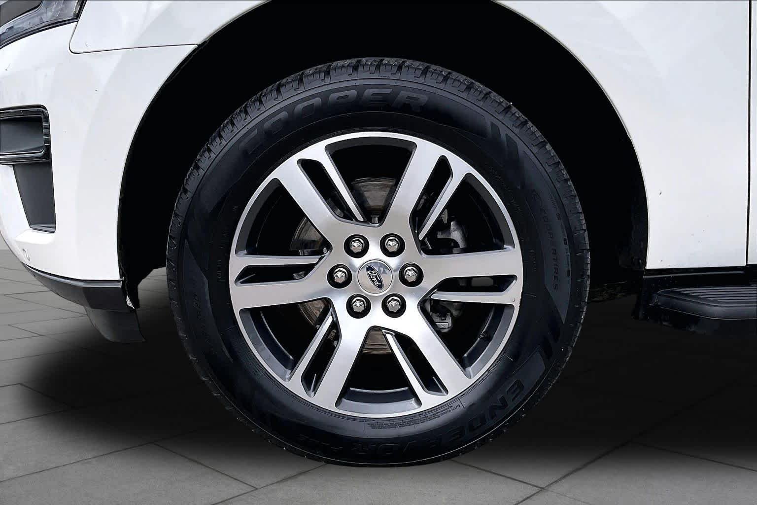 Used 2024 Star White Metallic Tri-Coat Ford XLT image 11