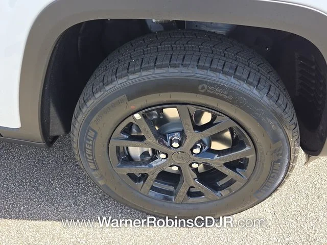 New 2026 Bright White Clear-Coat Exterior Paint Jeep Altitude image 18