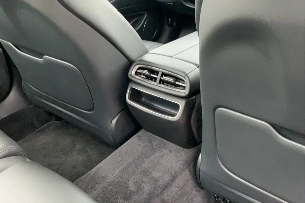 Used 2023 Silver Genesis 2.5T image 22