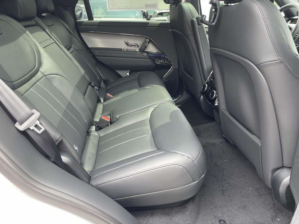 New 2026 Borasco Grey Land Rover SE image 19