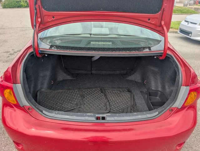 Used 2009 Red Toyota  image 18