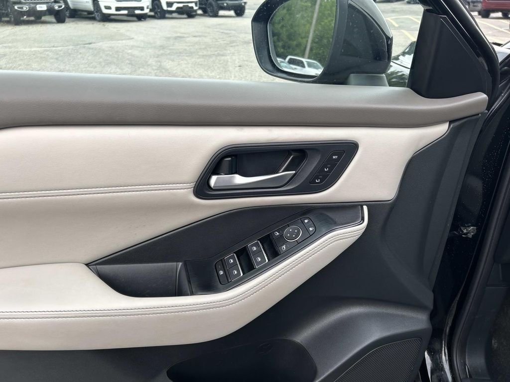 Used 2023 Black Nissan SL image 15