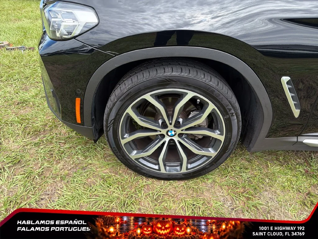 Used 2022 Black BMW xDrive30i image 10