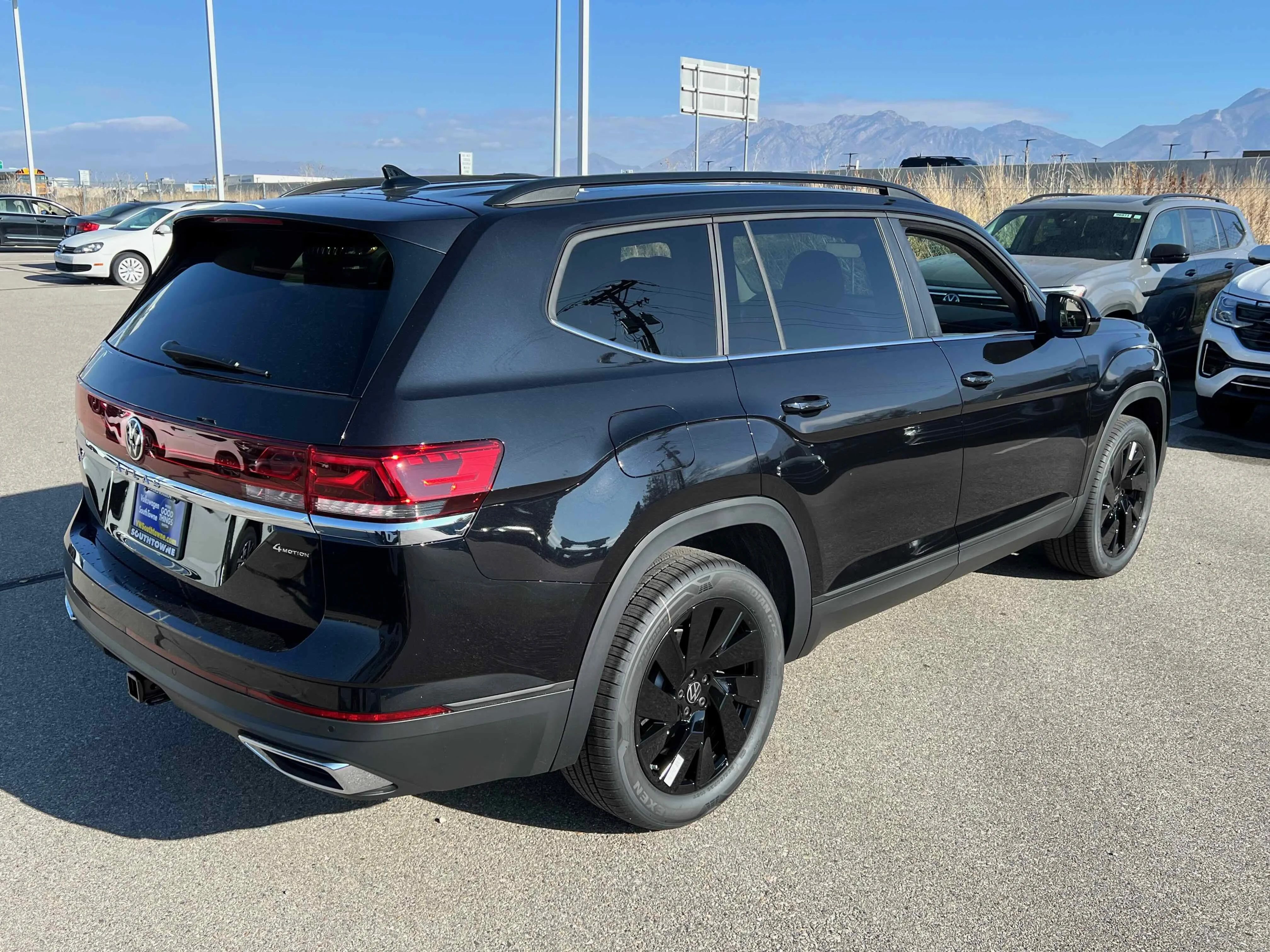 New 2026 Deep Black Volkswagen 2.0T SE w/Technology image 11