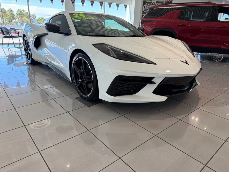 Used 2024 Arctic White Chevrolet 2LT image 1