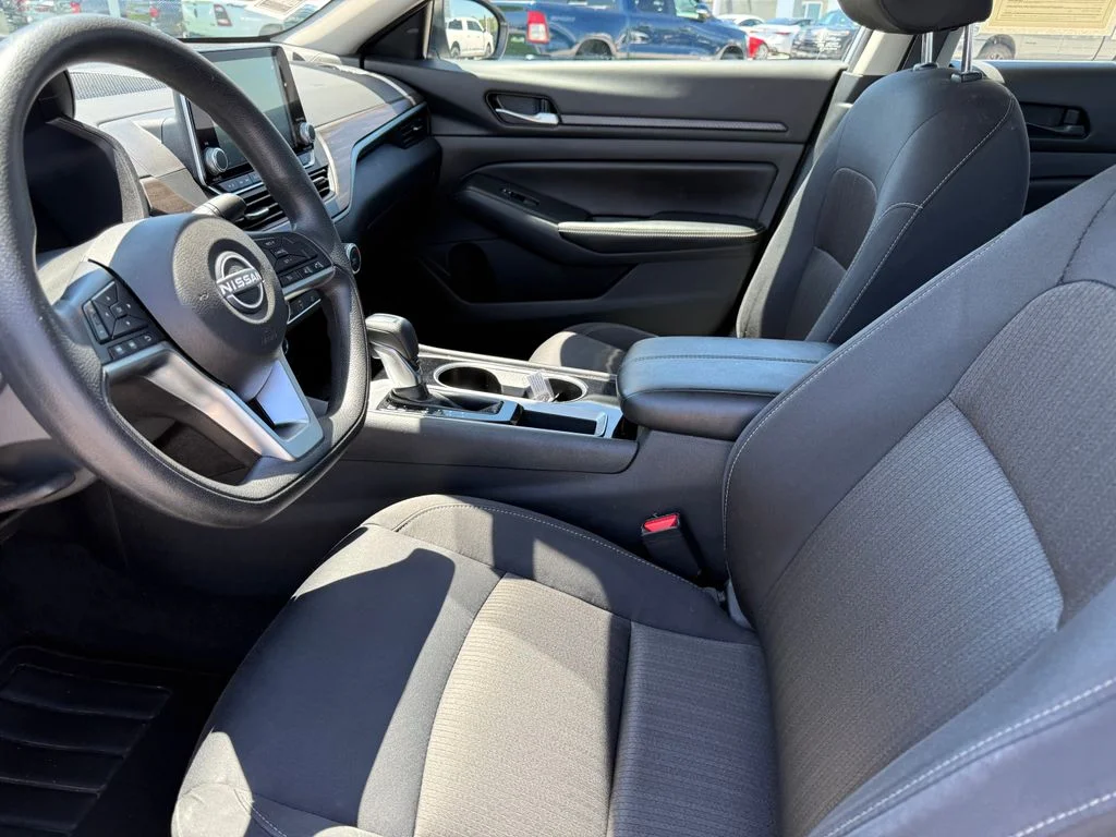 Used 2024 Silver Nissan 2.5 SV image 4