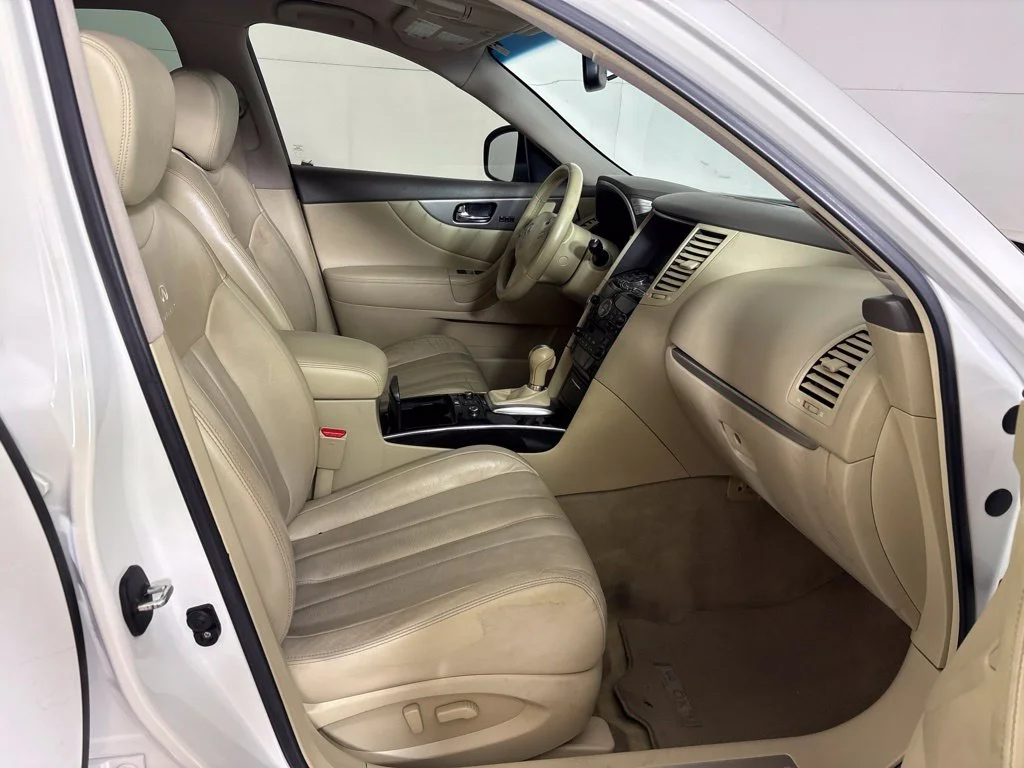 Used 2014 White INFINITI Base image 15