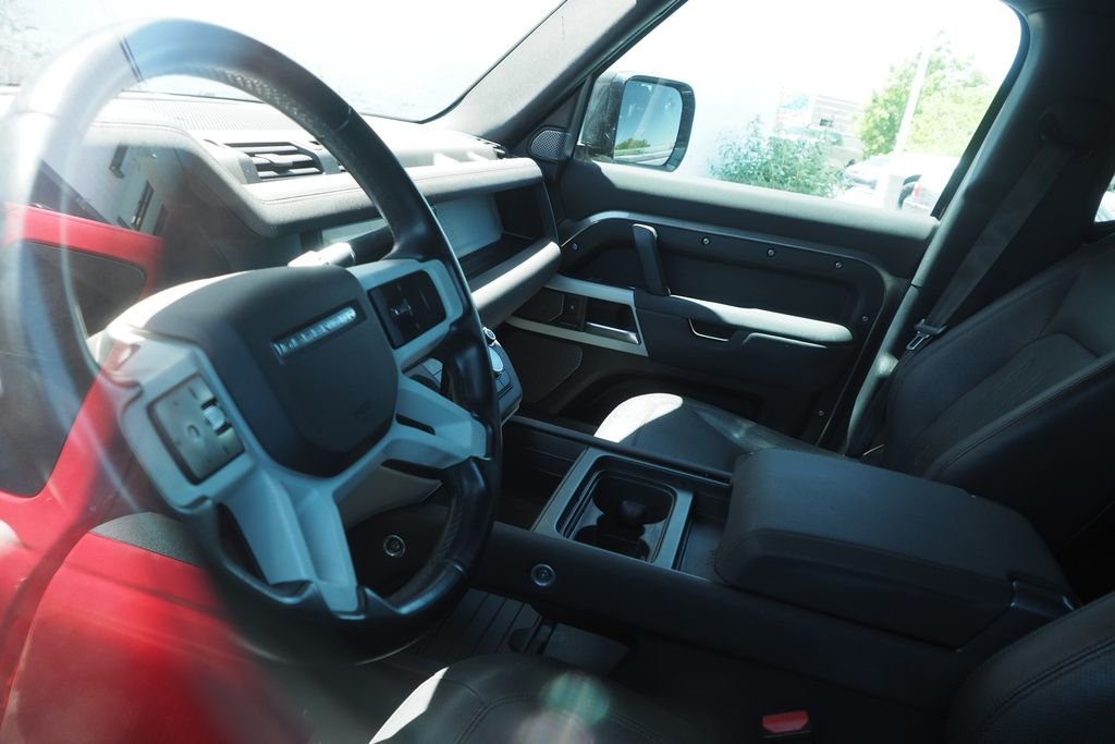 Used 2021 Gray Land Rover SE image 5