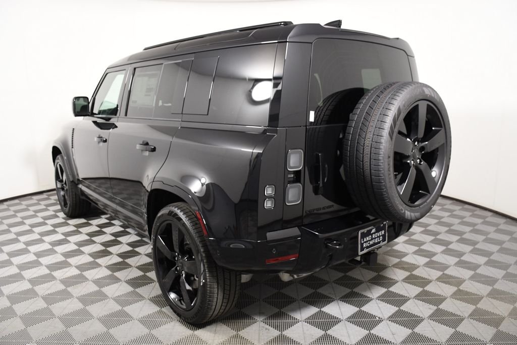 New 2026 Santorini Blk Land Rover X-Dynamic SE image 4