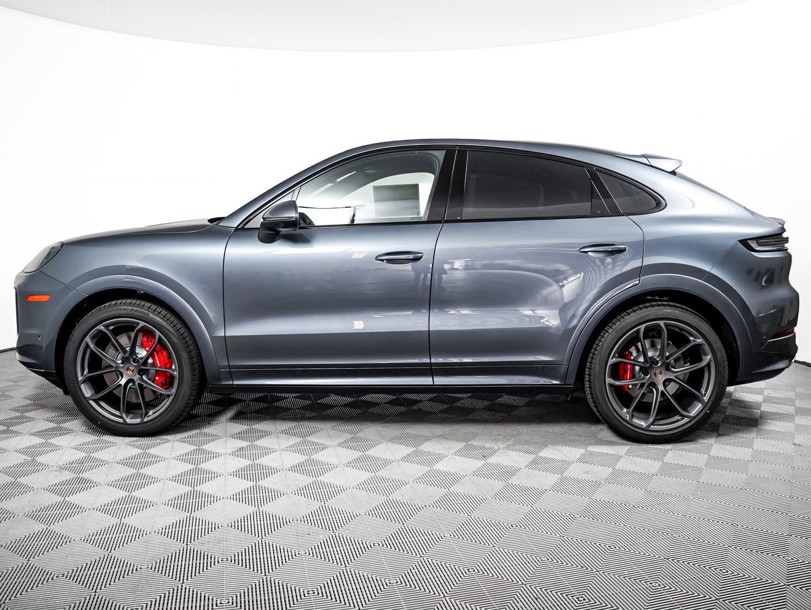 New 2026 VANADIUM GREY Porsche S Coupe image 2