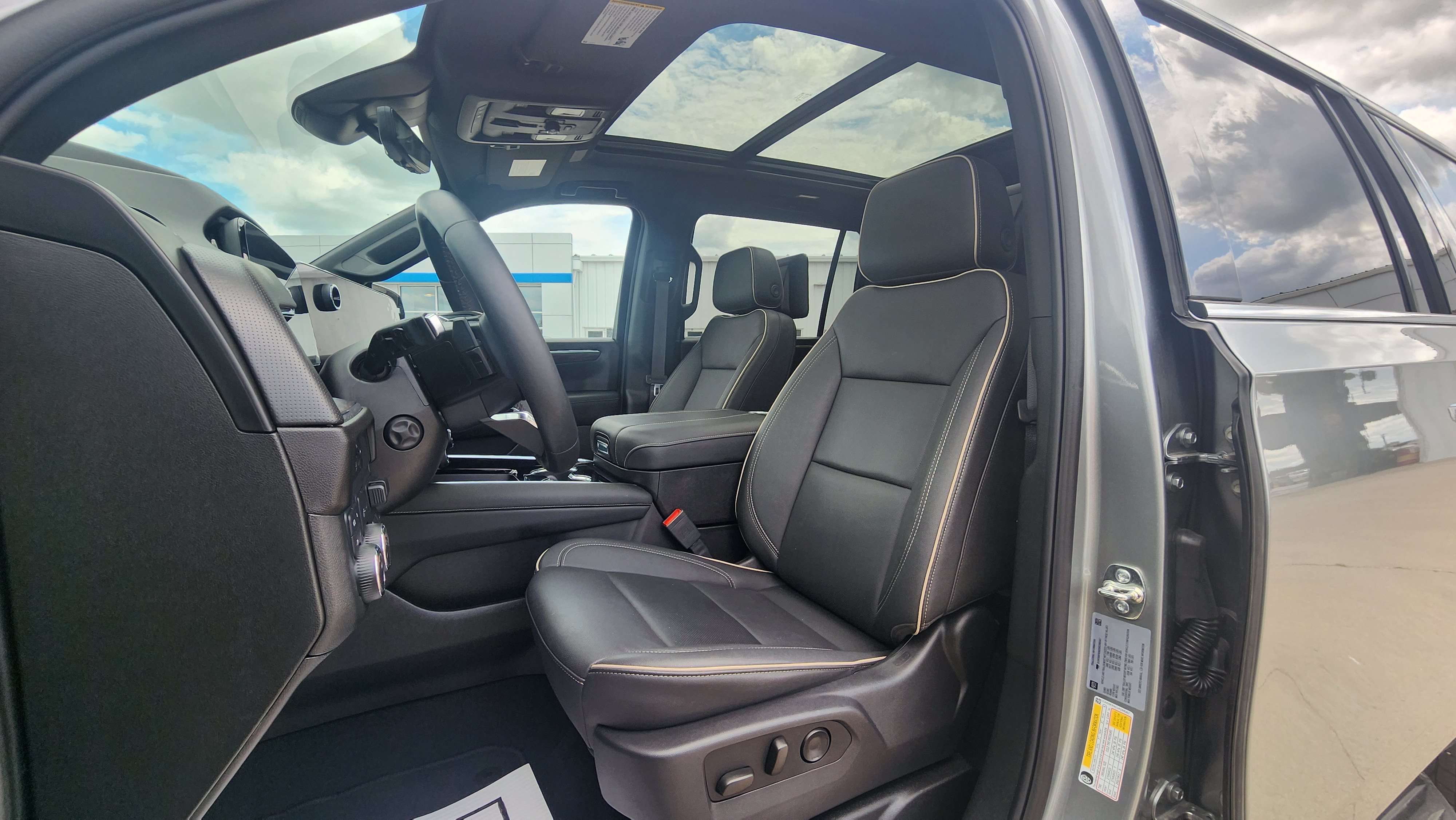 Certified Used 2025 Sterling Gray Metallic Chevrolet Premier image 13