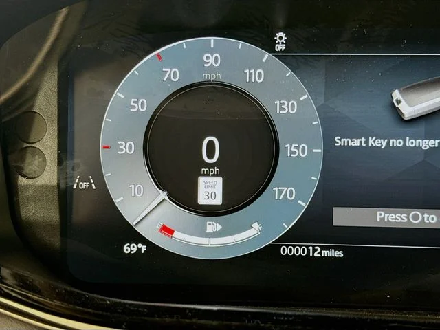 New 2026 Fuji White Land Rover Dynamic SE image 13