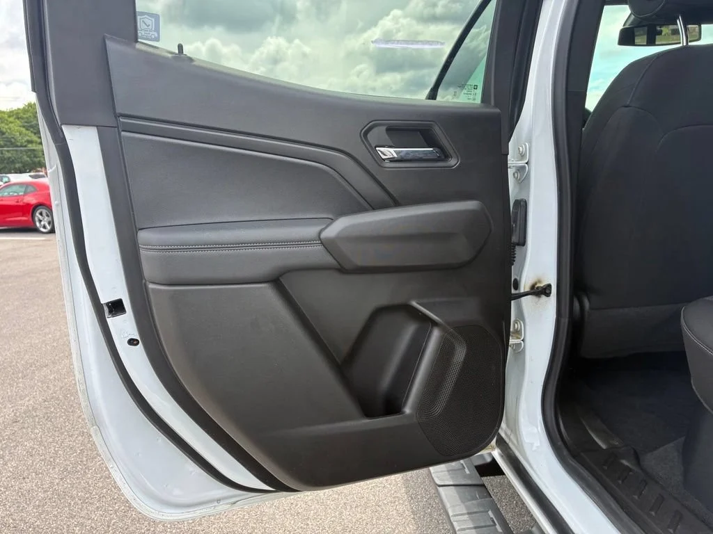 Used 2024 Summit White GMC Elevation image 56