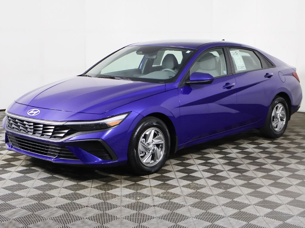 Used 2025 Blue Hyundai SE image 6