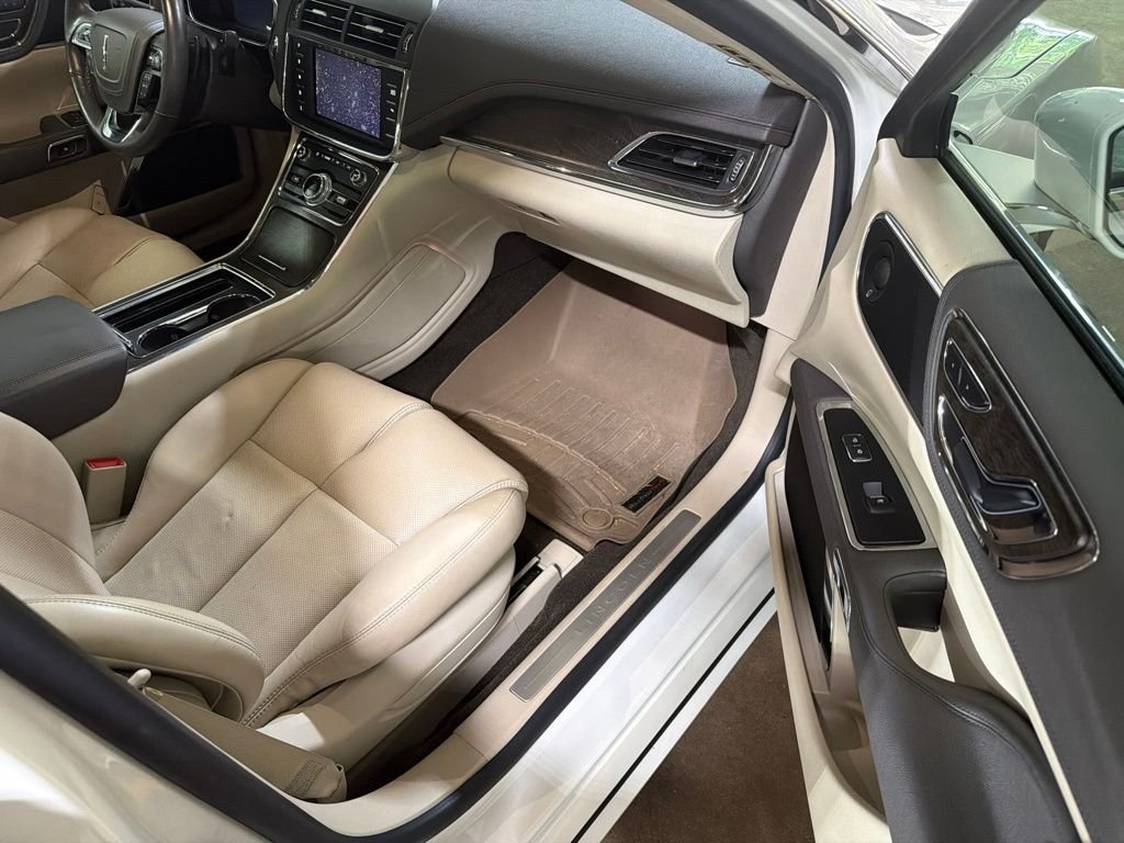 Used 2020 White Lincoln Standard image 7