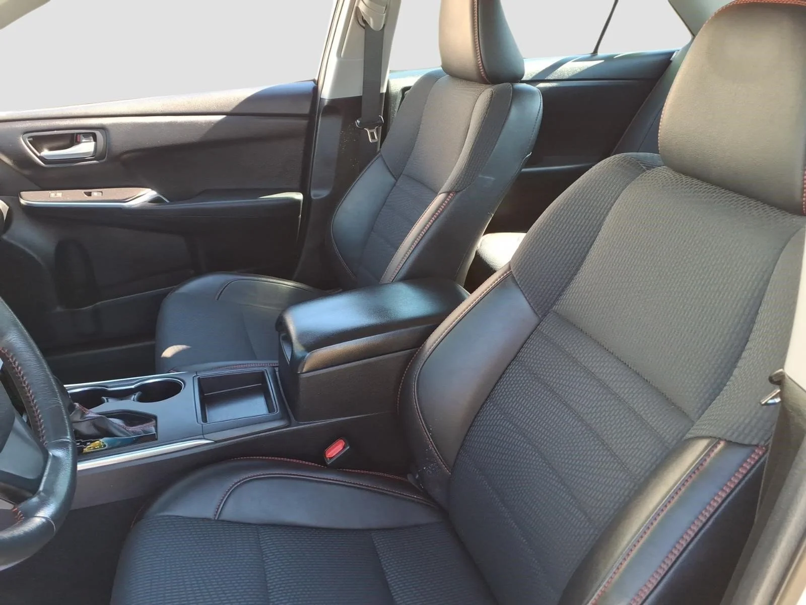 Used 2017 Super White 040 Toyota SE image 11