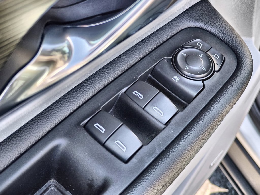 Used 2022 Silver GMC SLT image 13