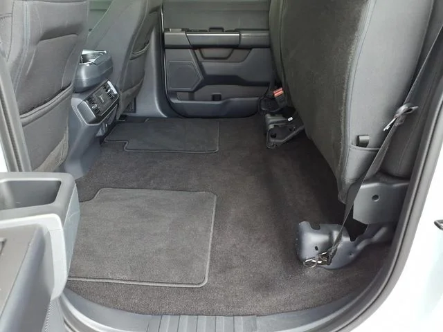 Used 2022 White Ford XL image 18