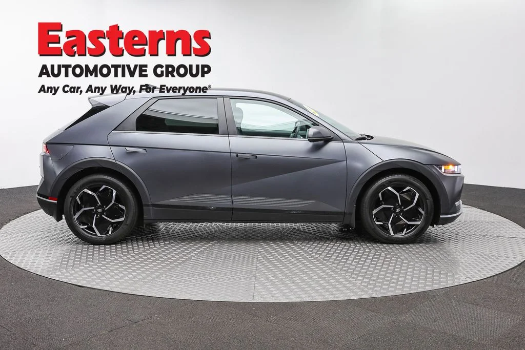 Used 2023 Gray Hyundai SEL image 4