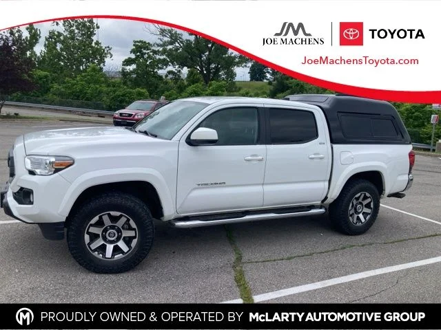Used 2022 White Toyota SR5 image 1
