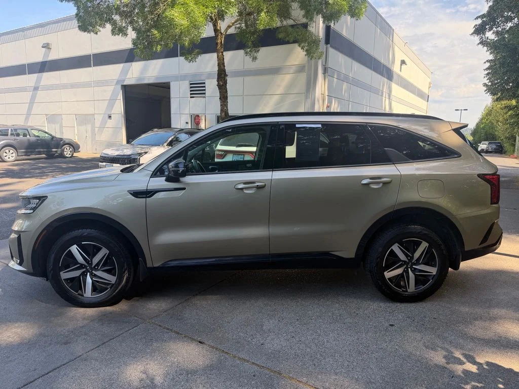Used 2021 Crystal Beige Kia EX image 7