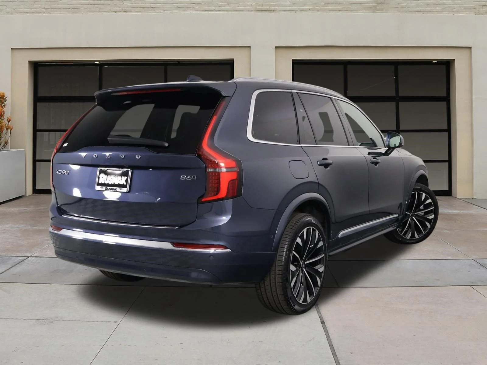 2026 Volvo XC90 Plus - Photo 4
