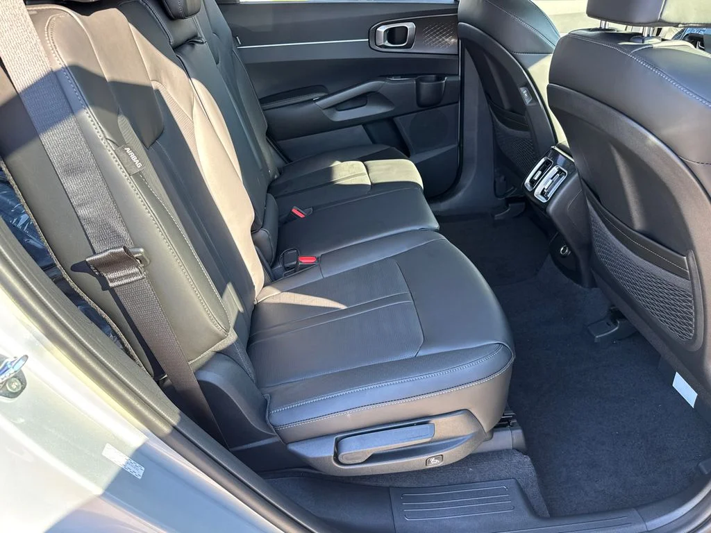 New 2026 Ivory Silver Kia S image 15