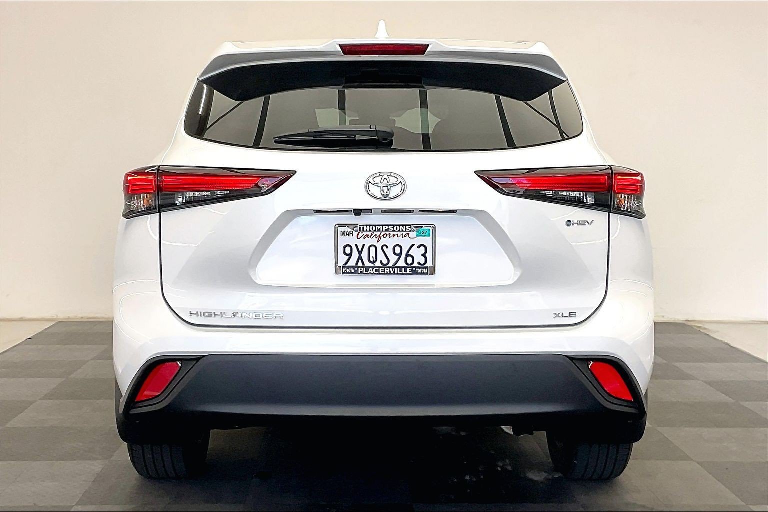 Used 2026 Wind Chill Pearl Toyota XLE image 3