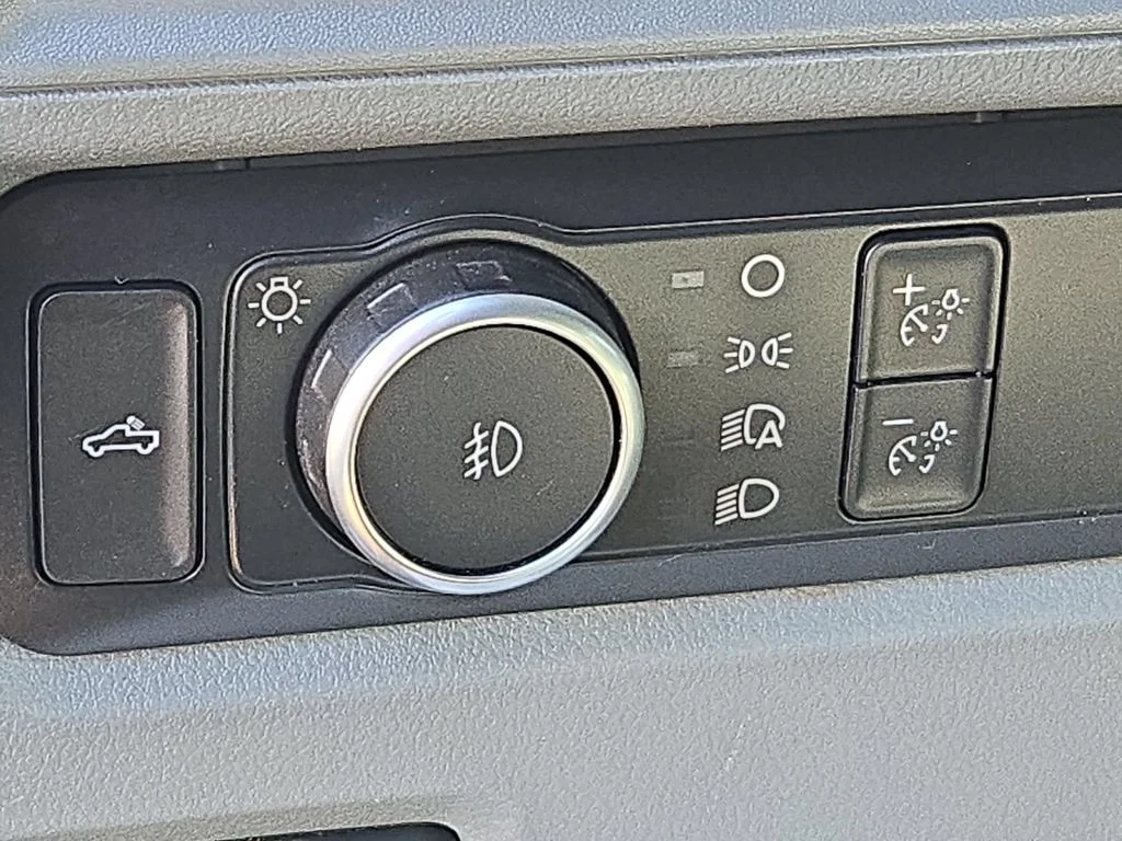 Used 2022 Silver Metallic Ford XLT image 29