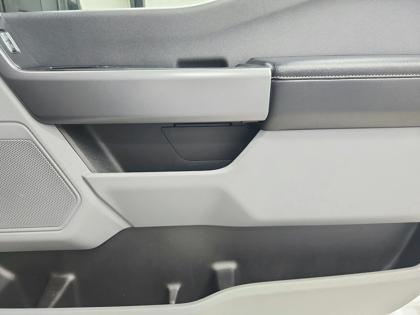 Used 2025 White Ford XLT image 40