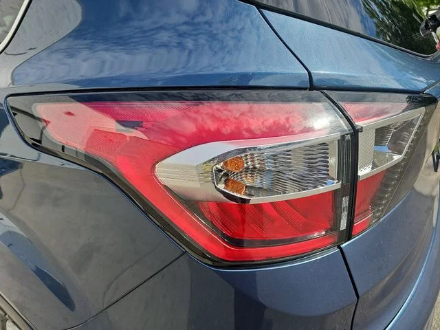 Used 2018 Blue Ford SE image 31