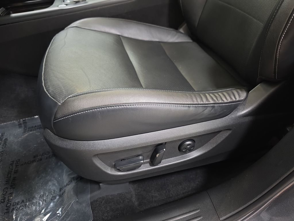 Certified Used 2023 Graphite Shadow INFINITI LUXE image 26