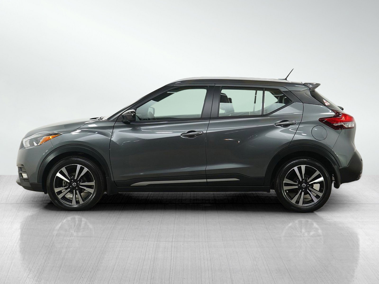 Used 2020 Nissan Kicks SR with VIN 3N1CP5DV6LL536201 for sale in Minneapolis, Minnesota