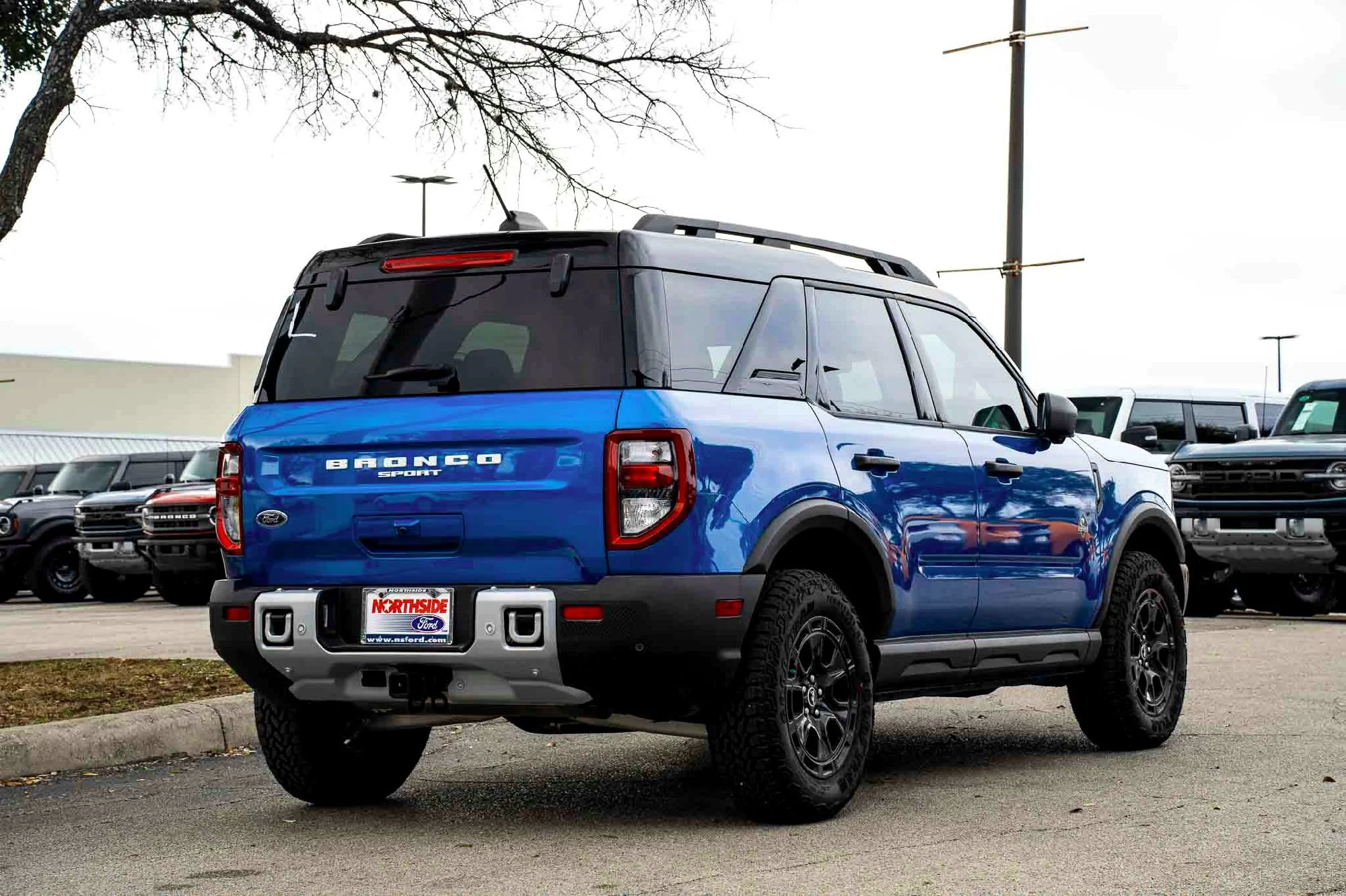 New 2025 Velocity Blue Metallic Ford Outer Banks image 4
