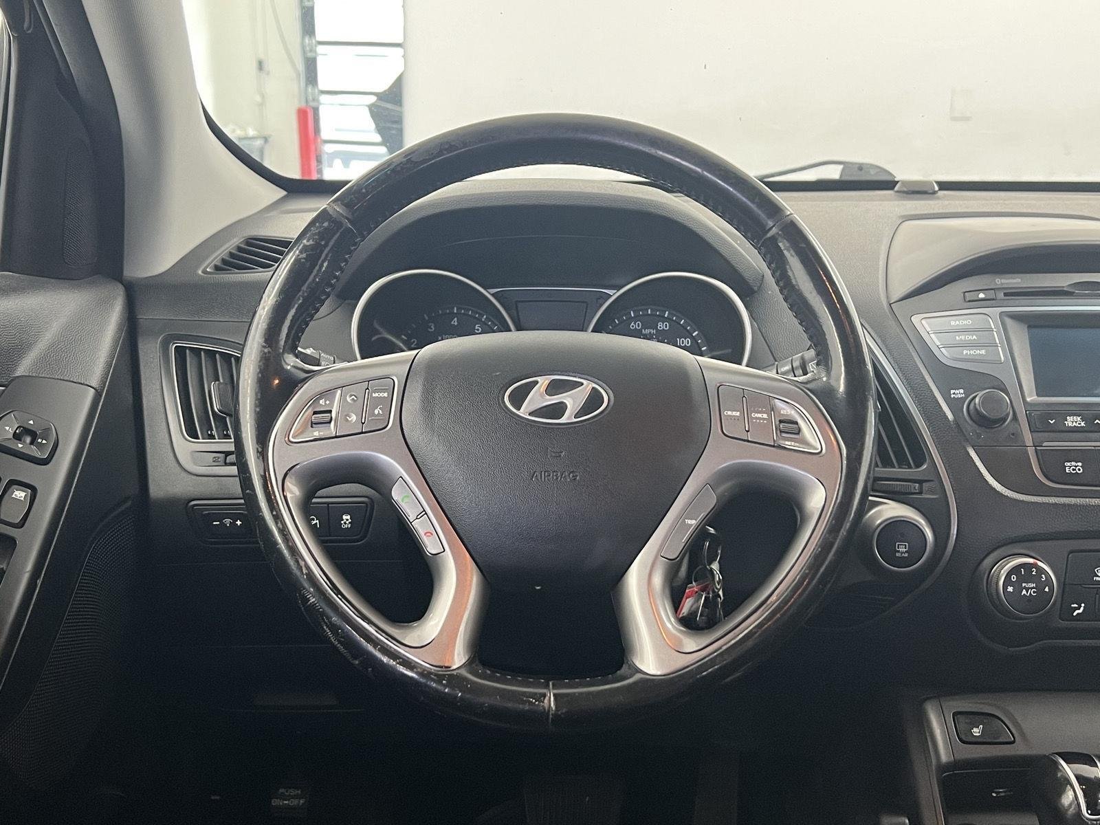 Used 2014 Ash Black Hyundai SE image 17
