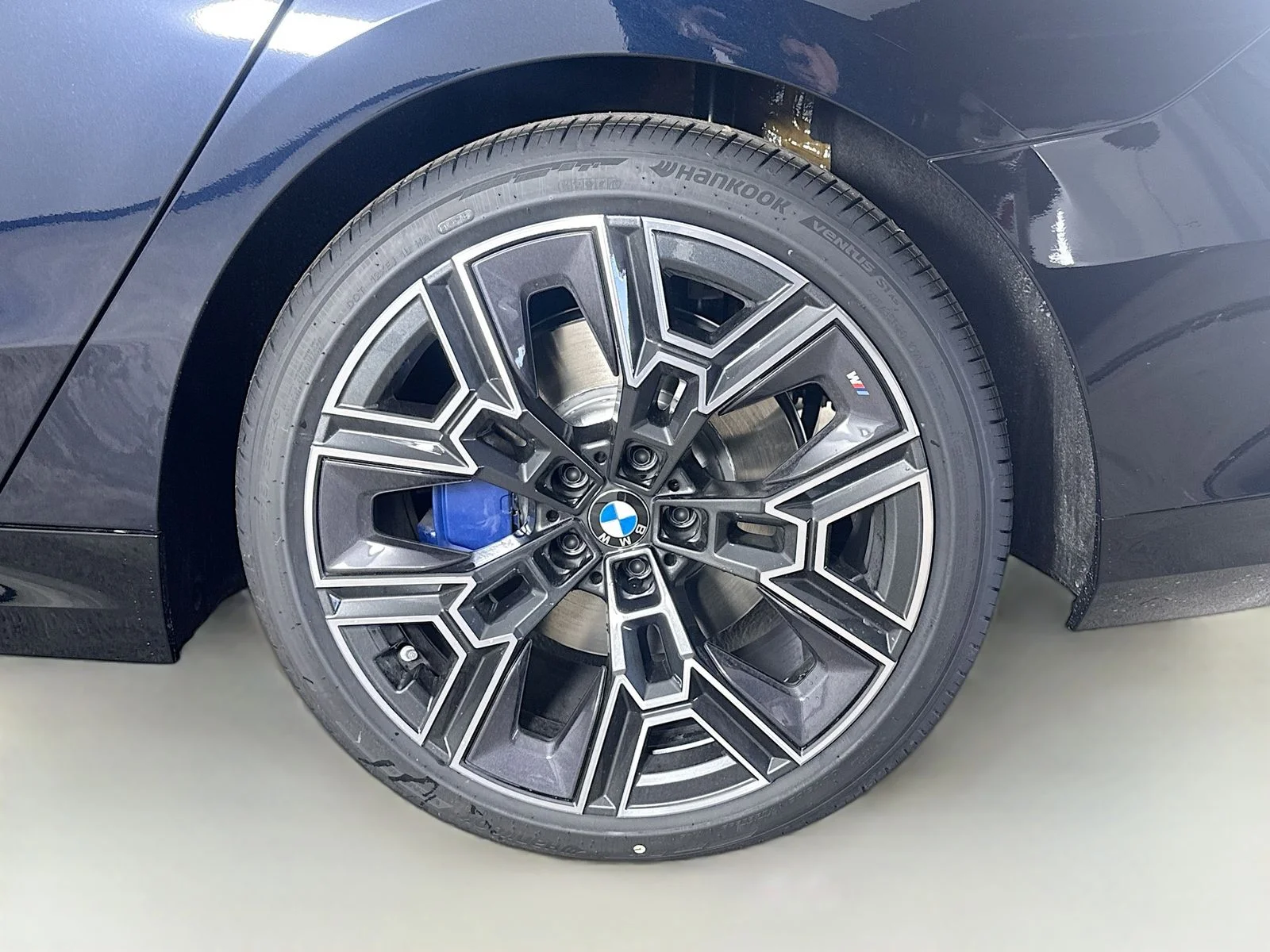 New 2026 Carbon Black Metallic BMW 530i image 33