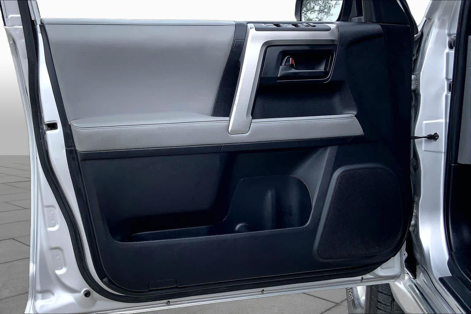 Used 2011 Classic Silver Metallic Toyota SR5 image 20