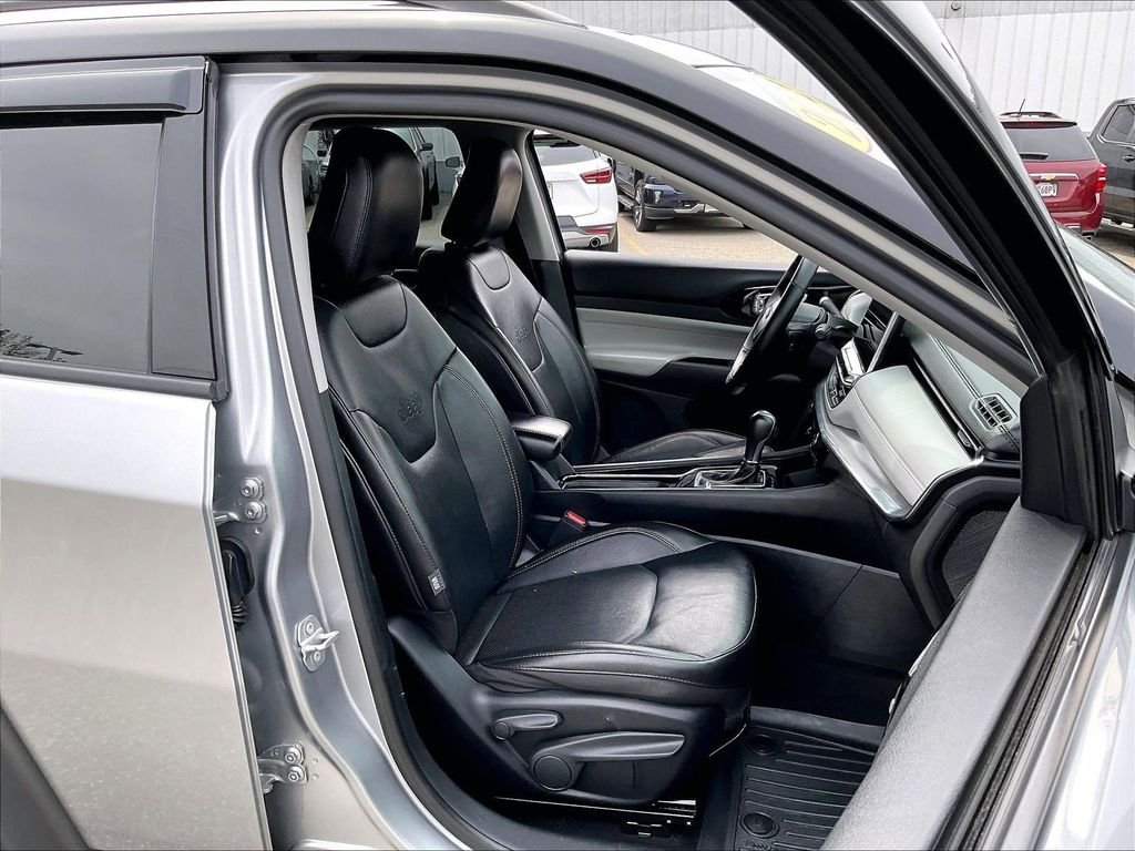 Used 2022 Silver Jeep Limited image 11