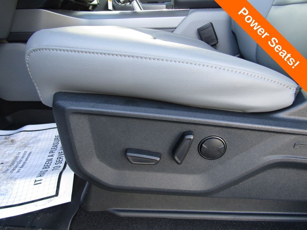 2025 Ford F-150 Lightning Flash - Photo 6