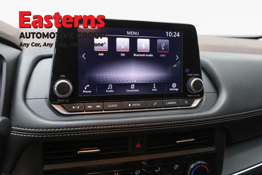 Used 2023 White Nissan S image 19