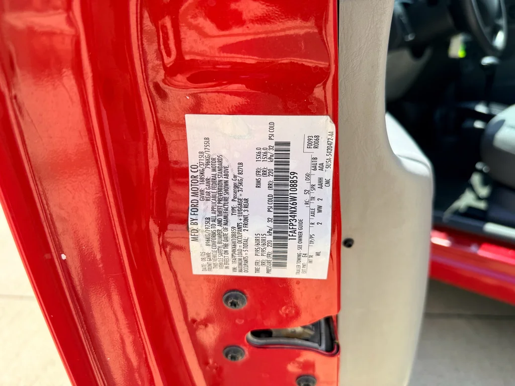 Used 2006 Infra-Red Clearcoat Ford SE image 34