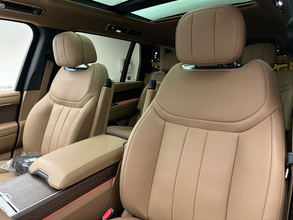 New 2026 Fuji White Land Rover SE image 10