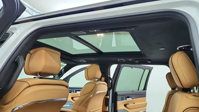 New 2026 Bright White Clear-Coat Exterior Paint Jeep Summit Reserve image 19