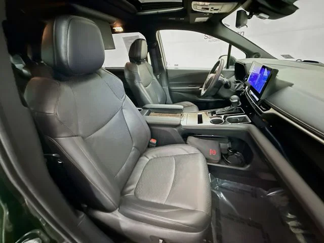 Used 2025  Toyota Platinum image 31