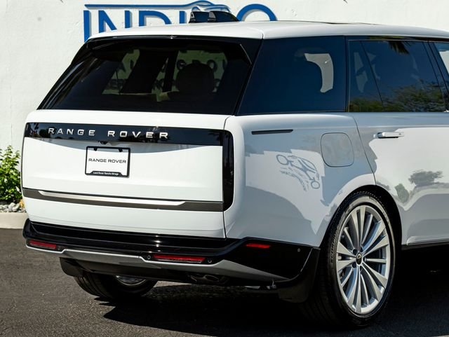 New 2026 Fuji White Land Rover SE image 7