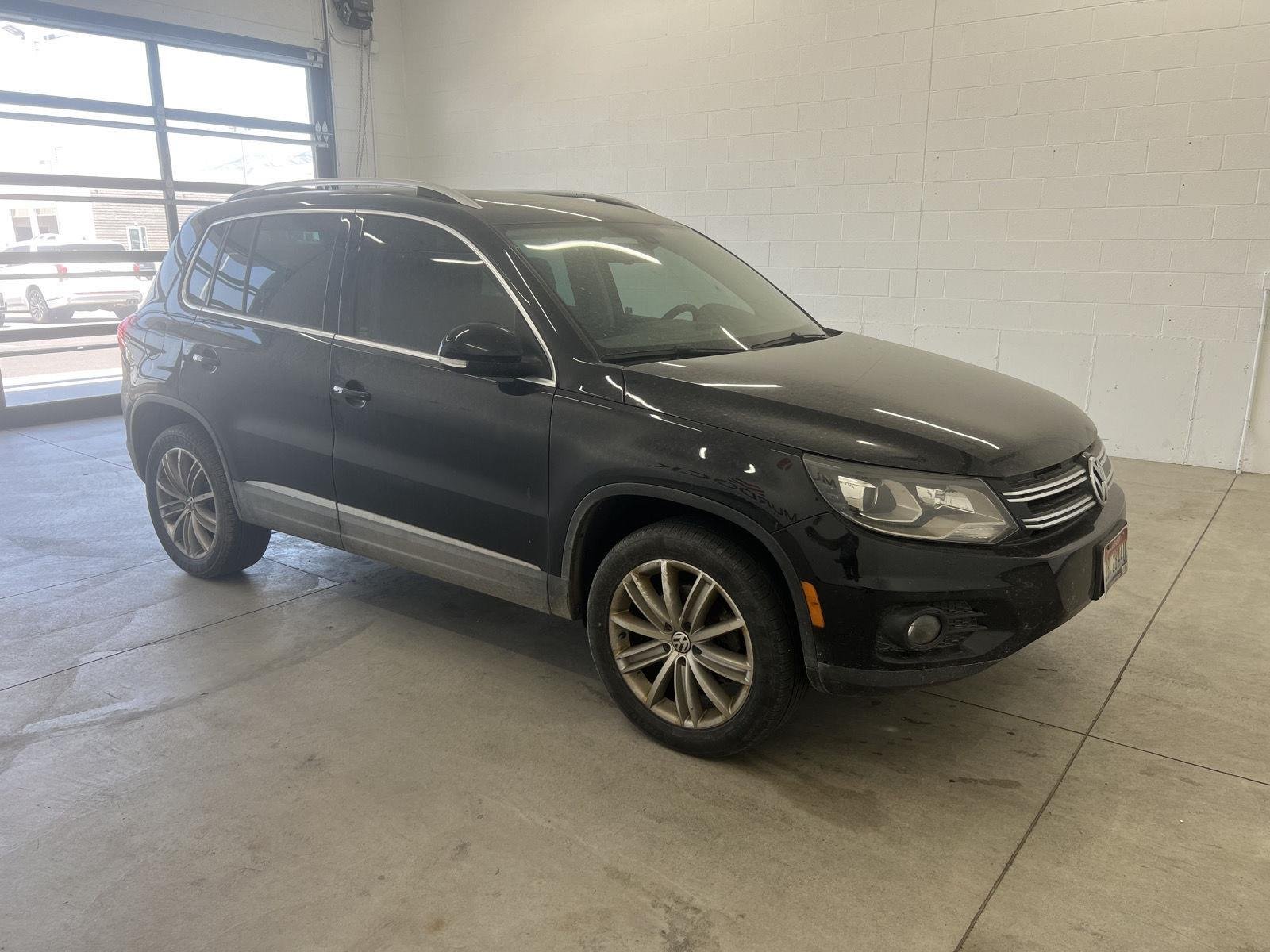 Used 2016 Deep Black Pearl Volkswagen SE image 5