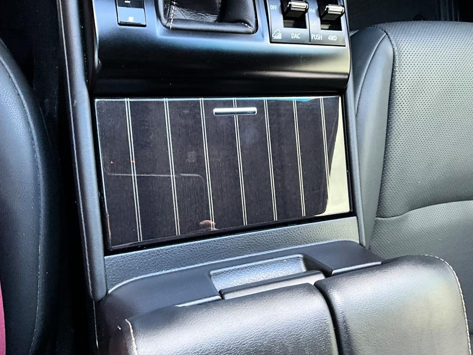 Used 2020 White Lexus 460 image 25