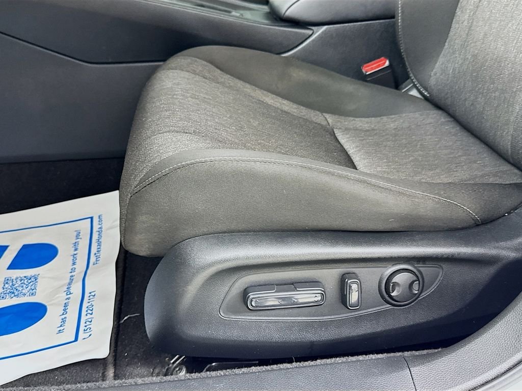 Used 2023 White Honda EX image 23