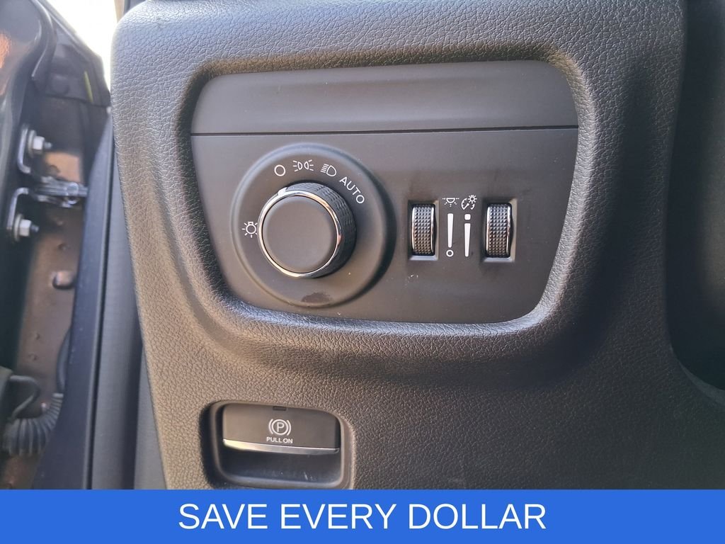 Used 2024 Gray Jeep Altitude X image 10