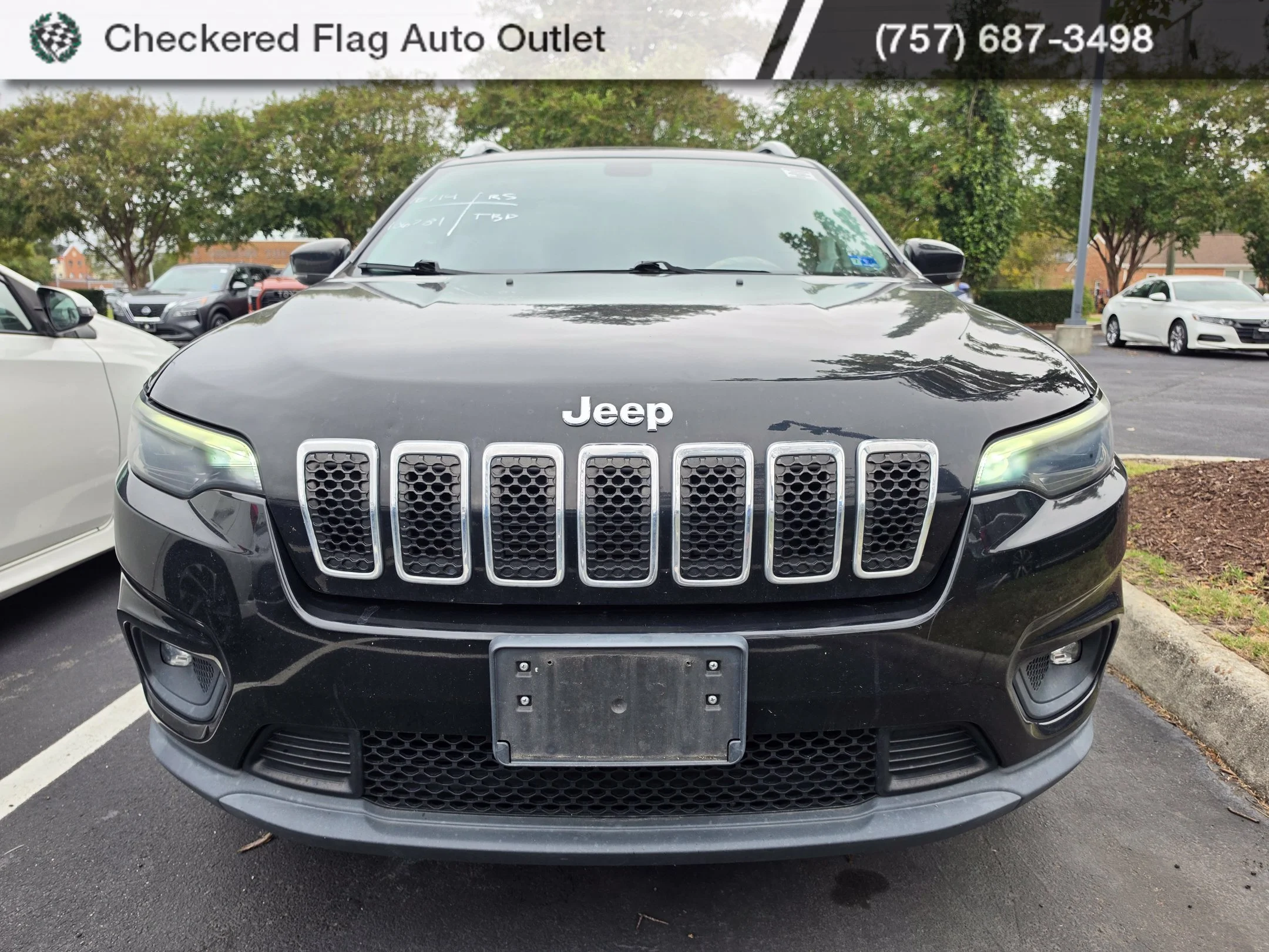 Used 2019 Diamond Black Jeep Latitude Plus image 2